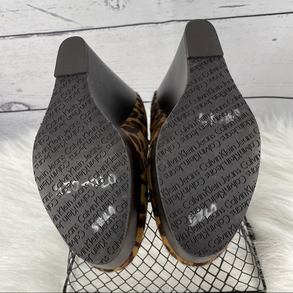 CALVIN KLEIN Leopard Print Wedges, made with Cow fur, NEW - Picture 13 of 13
